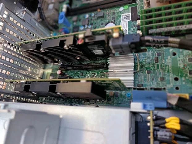 Dell T430 E5-2667 v4 128 GB H730 Raid + HBA330 16x sff