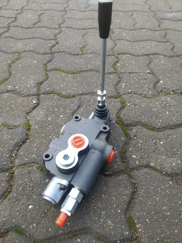 Rucni jednosmerni razvodnik hidraulike 1 sekcija 80l