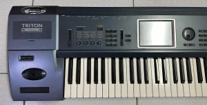 Korg TRITON EXTREME-61 u odličnom stanju