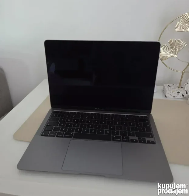 MacBook Air M1 8GB/256GB CYCLE COUNT 9, BATERIJA 100%