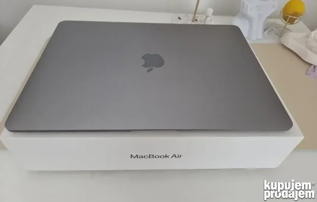 MacBook Air M1 8GB/256GB CYCLE COUNT 9, BATERIJA 100%