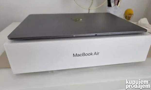 MacBook Air M1 8GB/256GB CYCLE COUNT 9, BATERIJA 100%