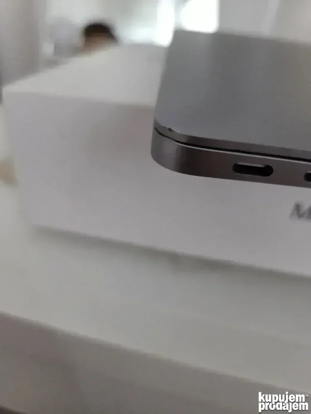 MacBook Air M1 8GB/256GB CYCLE COUNT 9, BATERIJA 100%