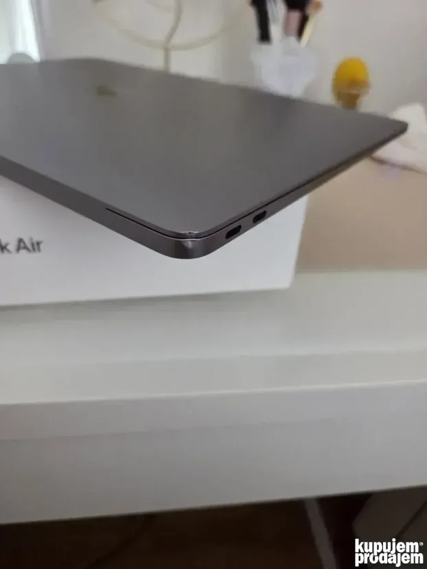 MacBook Air M1 8GB/256GB CYCLE COUNT 9, BATERIJA 100%