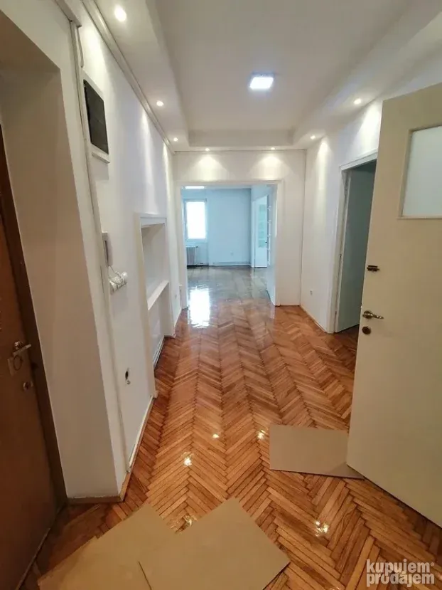 Opština Novi Sad, 5+ petosobna, 496 m²