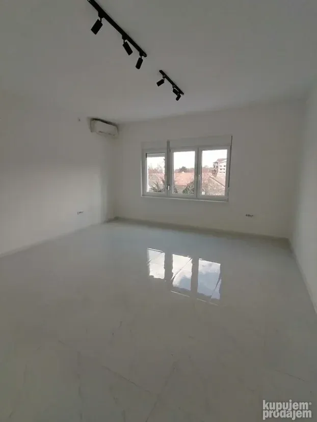 Opština Novi Sad, 5+ petosobna, 496 m²