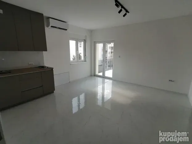 Opština Novi Sad, 5+ petosobna, 496 m²