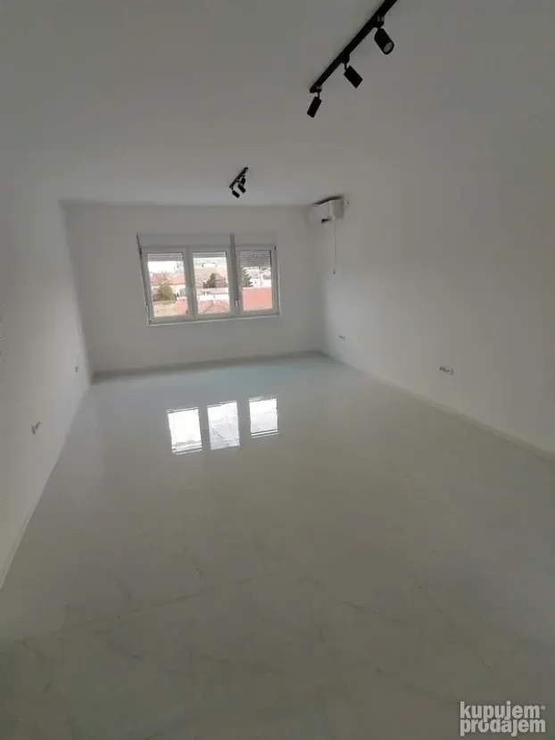 Opština Novi Sad, 5+ petosobna, 496 m²