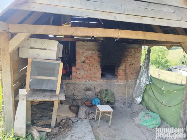 Prodajem seosko imanje sa kucom