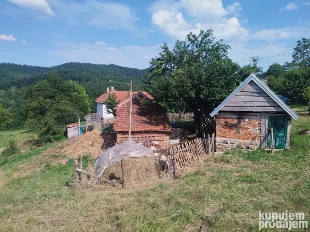 Prodajem seosko imanje sa kucom