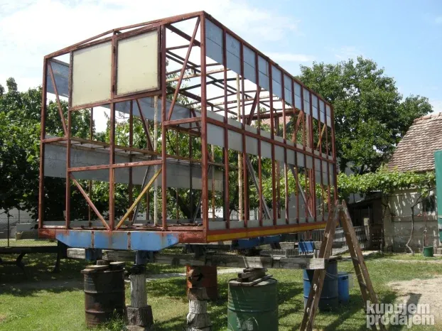 Prodajem platformu za LR pčelinjak