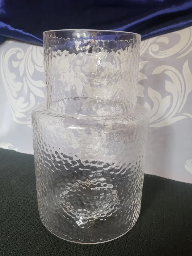 Vaze nova,vintaz duvano staklo.