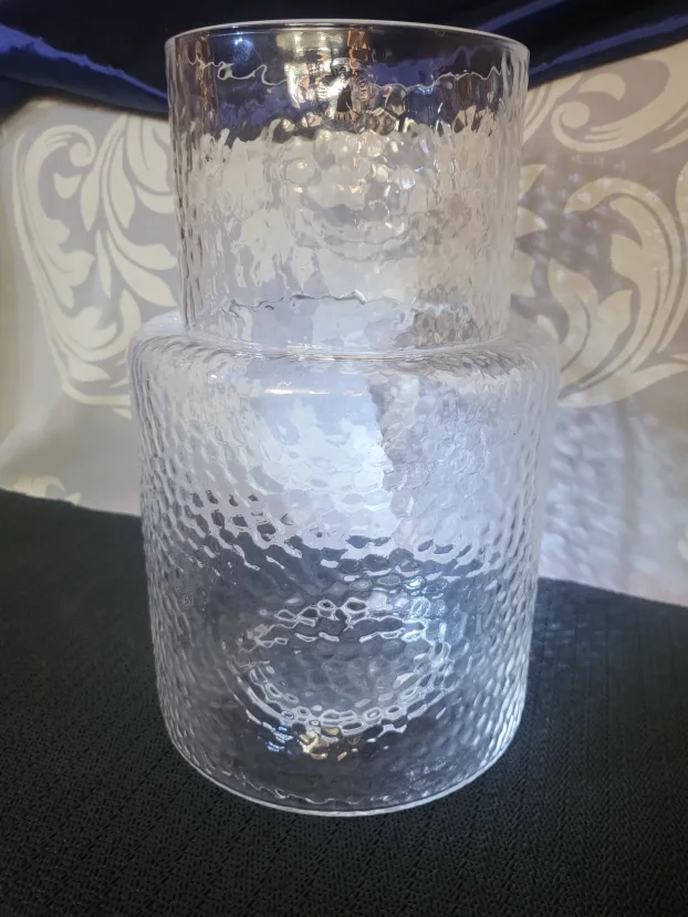 Vaze nova,vintaz duvano staklo.