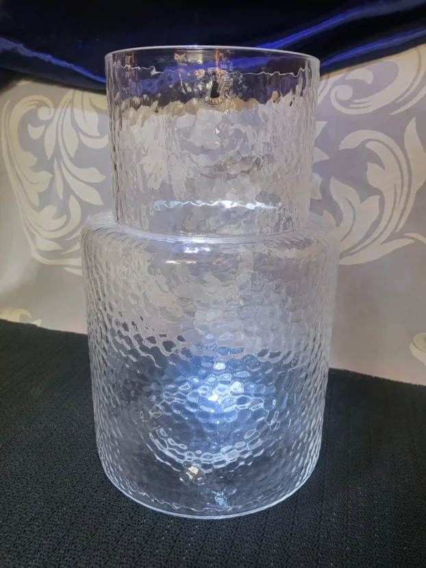 Vaze nova,vintaz duvano staklo.