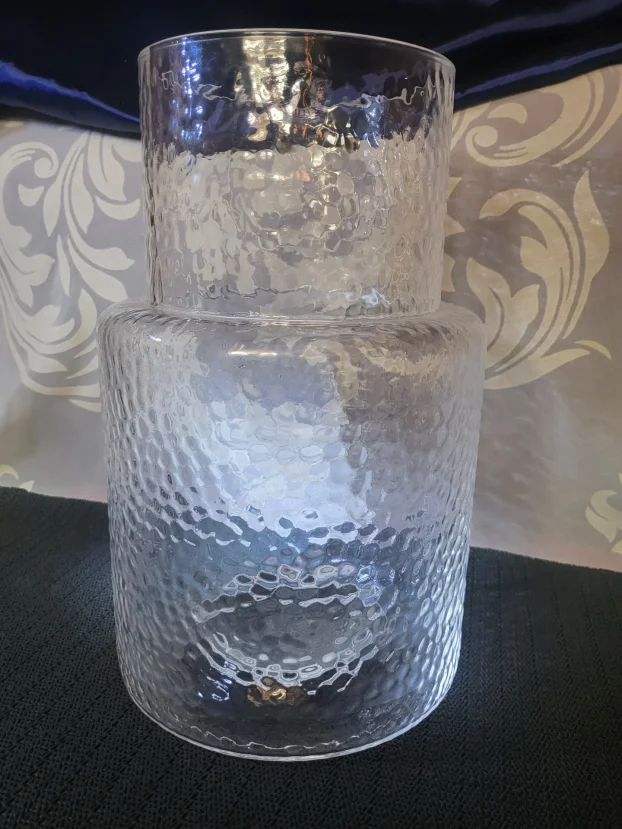 Vaze nova,vintaz duvano staklo.