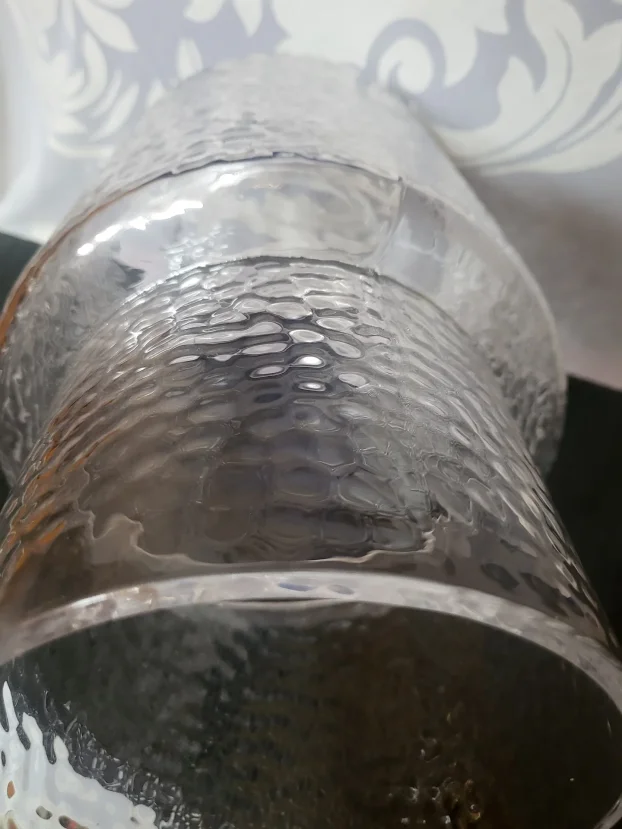 Vaze nova,vintaz duvano staklo.