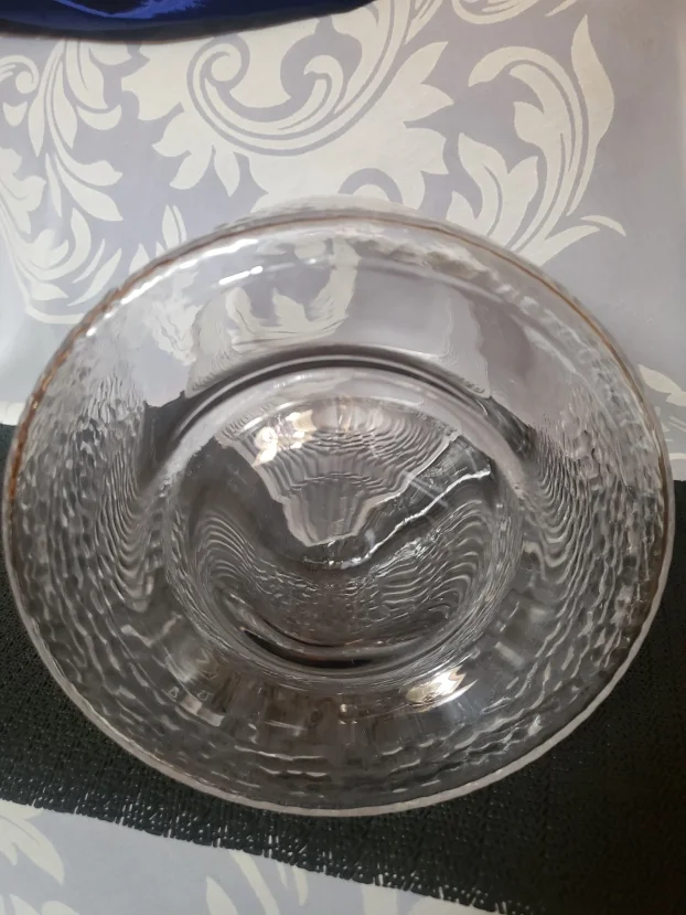 Vaze nova,vintaz duvano staklo.