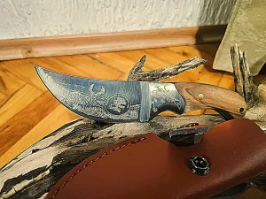 Nož-Masivan full tang lovački nož derač sa kožnom futrolom