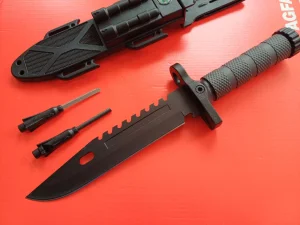 Visenamenski noz  sa kresivom i ostracem