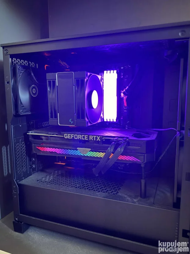 gaming kompjuter sa dva monitora