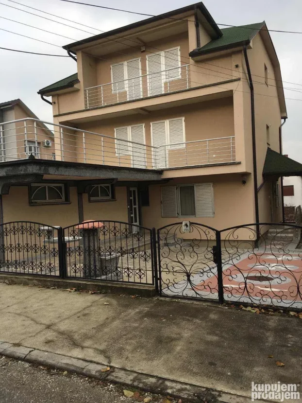 15 Majevicke brigade 51., Kragujevac, Bresnica, 5+ petosobna, 350 m²