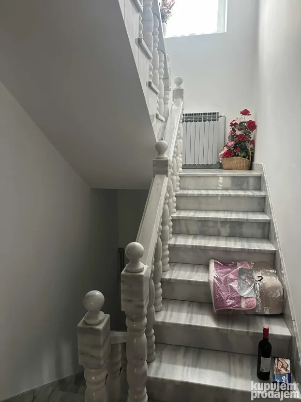 15 Majevicke brigade 51., Kragujevac, Bresnica, 5+ petosobna, 350 m²