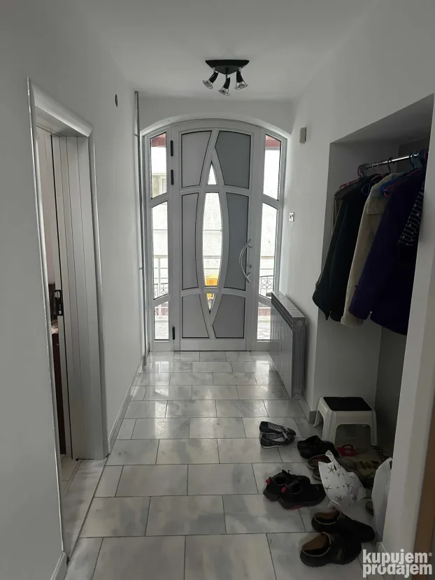 15 Majevicke brigade 51., Kragujevac, Bresnica, 5+ petosobna, 350 m²