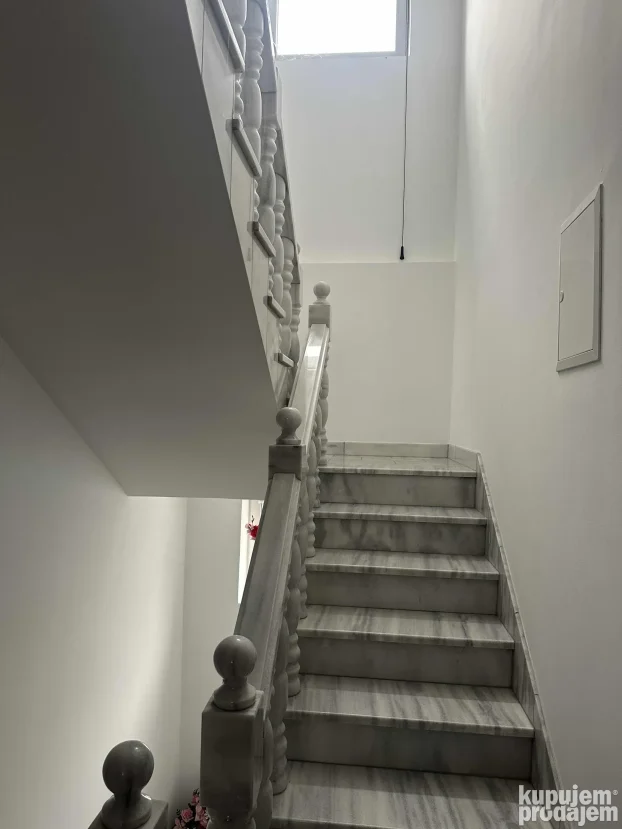 15 Majevicke brigade 51., Kragujevac, Bresnica, 5+ petosobna, 350 m²