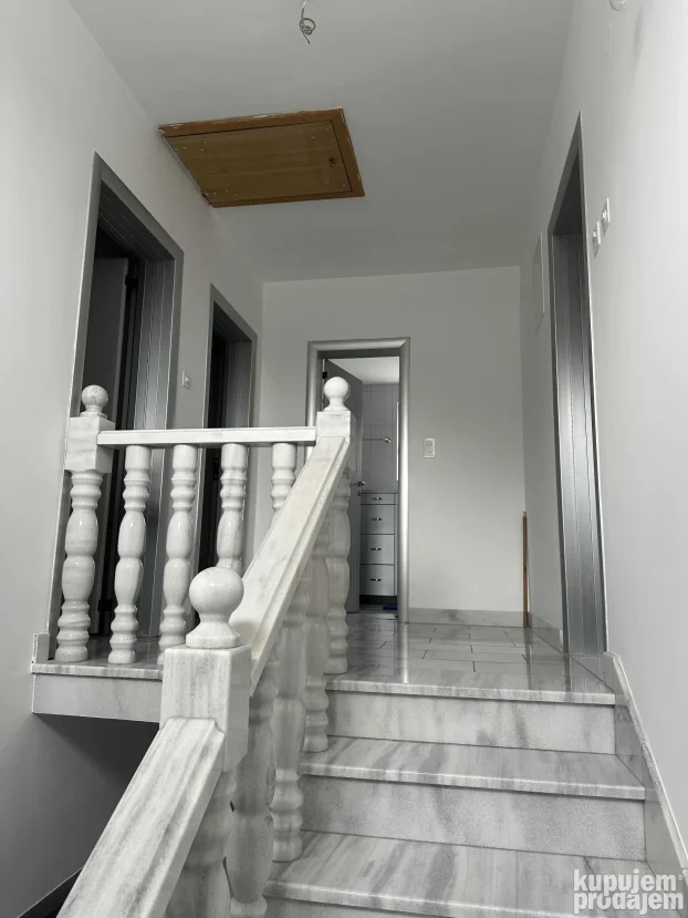 15 Majevicke brigade 51., Kragujevac, Bresnica, 5+ petosobna, 350 m²