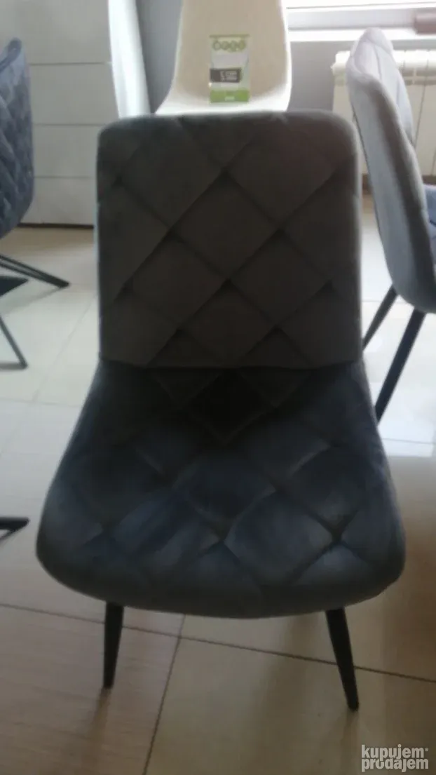 Trpezarijske stolice i stolovi-exponati