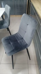 Trpezarijske stolice i stolovi-exponati