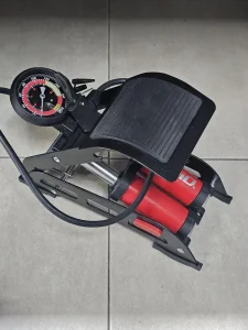 Nožna pumpa sa manometrom dvostruka - Amio 02894