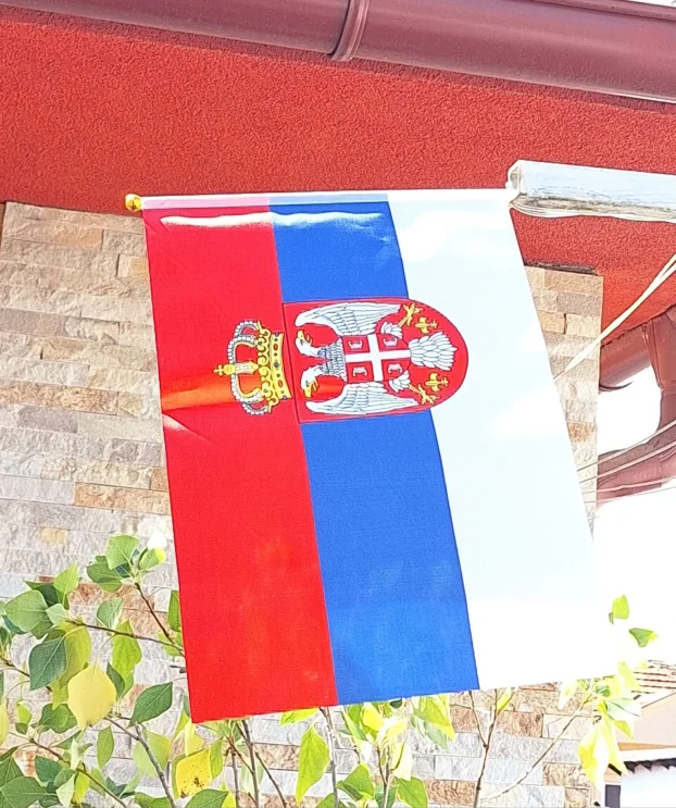 Zastava Srbije - Srpska zastava sa grbom