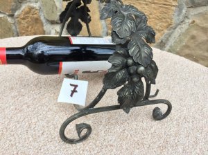 Stalak za vino kovano gvozdje rucni rad