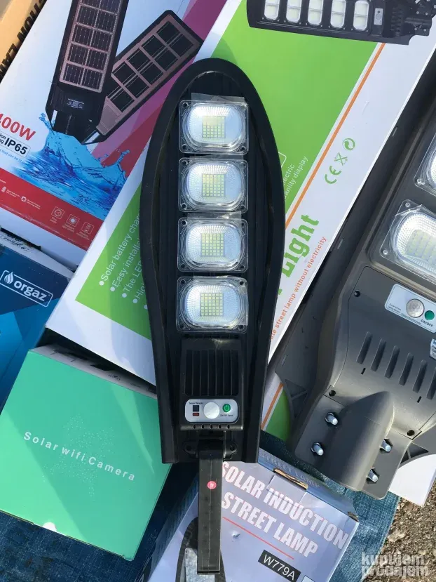 solarni led reflektor sa senzorom pokreta i senzorom dan-noc