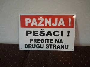 PEŠACI PREĐITE NA DRUGU STRANU - Metalna tabla 20 x 15   cm