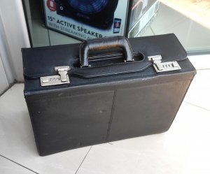 Comebrti italijanska torba sa sifrom za zakljucavanje