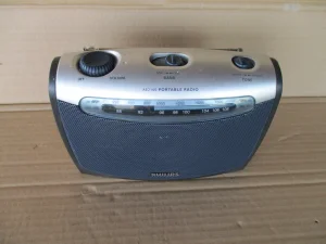 5-38 PHILIPS AE2160 Portable Radio