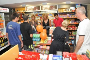 Prodavac u marketu - trgovac - kasir