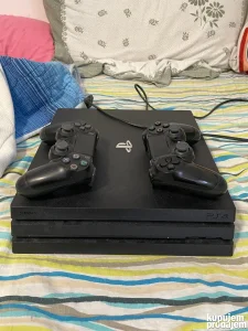 PS4 PRO 1TB + 2 Dzoistika ( 12 meseci garancije )