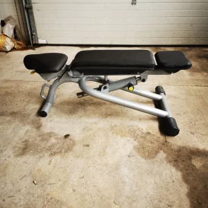 Univerzalna klupa Technogym Element