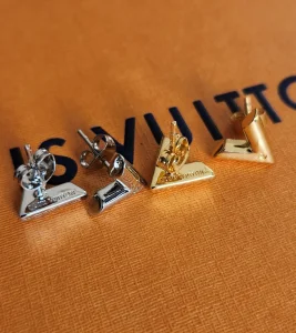 Louis Vuitton M63208 i M68153ESENTIAL V STUD mindjuse