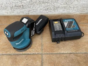 Makita aku 18 v i Flex 220 v slajferica