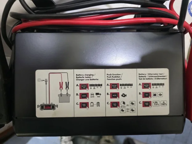Brzi punjač za akumulator, tester, starter