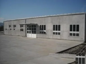 Izdaje se hala i poslovni prostor, 1200m2