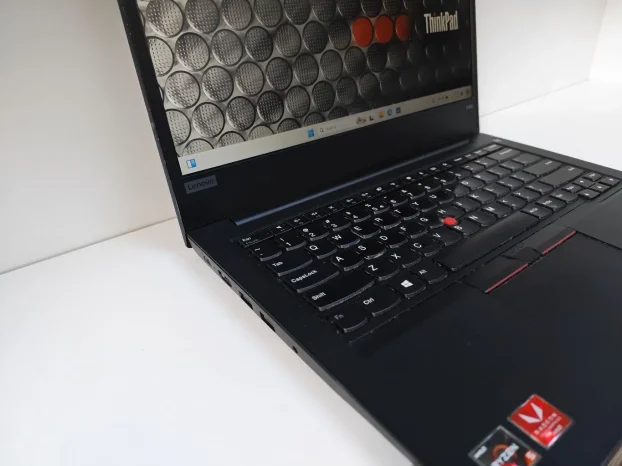 Lenovo Thinkpad E495 AMD Ryzen 5 3500U Radeon Vega-16g,Lenov