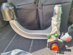 81A800495  Kuka za Audi Q2 Q3 glava kuke NOVO sa kljucem