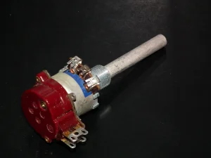 PREH Potenciometar 0.5MOhm sa prekidacem NOS
