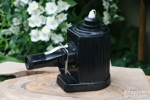 DDR Bakelitni projektor Magican