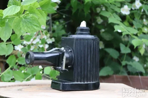 DDR Bakelitni projektor Magican